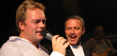 Johnny og Joar Petter synger Linedancebølgen Johnny og Joar Petter synger Linedancebølgen