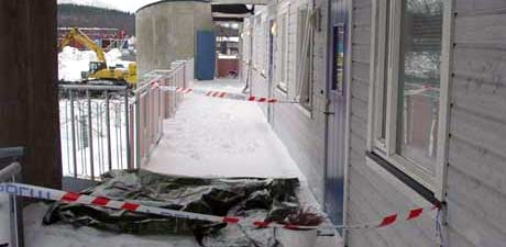 Mannen ble drept i denne leiligheten i Troms. (Foto: NRK)