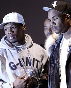 50 Cent og The Game begravde stridsøksa i New York onsdag etter en krangel som sendte med at en i Games gjeng ble såret. Foto: AP Photo / Scanpix.