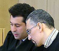Fra høyre: Brahim Bouteraa sammen med sin forsvarer Abdelilah Saeme