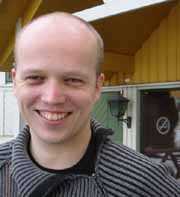Stortingskandidat Trygve Slagsvold Vedum fra Hedmark sier målet om likestilling mellom homofile og hetrofiles adopsjonsmuligheter fortsatt ligger fast. (Foto: NRK) 