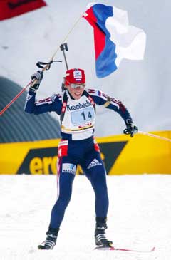 En jublende Olga Zaitseva gikk siste etappe for Russland. (Foto: AFP/Scanpix)AC En jublende Olga Zaitseva gikk siste etappe for Russland. (Foto: AFP/Scanpix)AC