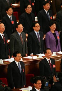 President Hu Jintao nederst t.v. og statsminister Wen Jiabao t.h. under åpningen av Folkekongressen i Beijing i natt. (Foto: G.Baker, AP)