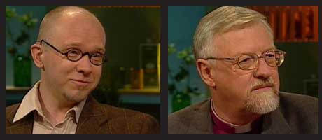 MØTTES IKKE: Den homofile presten Nils Jøran Riedl (t.v.) fikk ikke møte den nyutnevnte Oslo-biskopen Ole Christian Kvarme på direkten i Frokost-TV. (Foto: NRK)