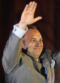Boskovski fotografert da han presenterte boka "Min kamp for Makedonia" i mars 2004. (Foto: R.Atanaskovski, AFP) Boskovski fotografert da han presenterte boka "Min kamp for Makedonia" i mars 2004. (Foto: R.Atanaskovski, AFP)