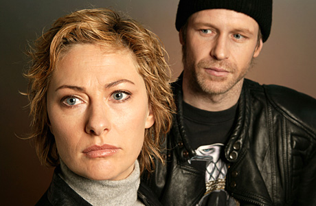 Kjersti Elvik og Trond Espen Seim spiller hovedpersonene i radioens påskekrim ”Uten ekko”. (Foto: NRK/Ole Kaland)