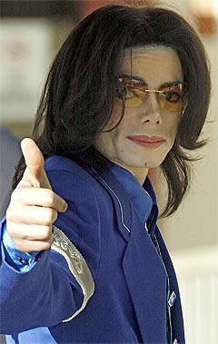 <b>Hvor mye</b> av inntektene etter Live 8 skal du gi til u-land, Michael Jackson? Foto: Damian Dovarganes, AP Photo / Scanpix.