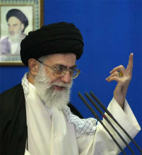 Den øvste leiaren i Iran, ayatolla Ali Khamenei, er klar til å ofre seg. (Foto: AP/Scanpix)