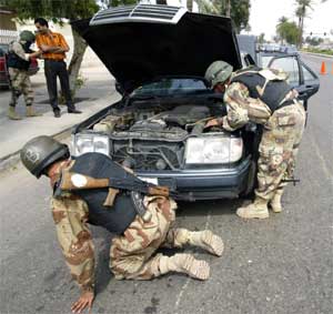 En typisk kontrollpost i Irak. (Foto: Scanpix / AFP)