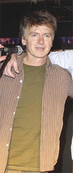 Vokalist og låtskriver i Crowded House, Neil Finn, sier at han har mistet en av sine aller nærmeste. Foto: Scanpix. Vokalist og låtskriver i Crowded House, Neil Finn, sier at han har mistet en av sine aller nærmeste. Foto: Scanpix.