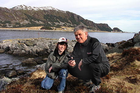 I Ryk og Reis søndag 3. april kan du høre Atle Grebstad Eliassen og sønnen Johannes sin reportasje fra fugleøya Runde. (Foto: Atle Grebstad Eliassen) I Ryk og Reis søndag 3. april kan du høre Atle Grebstad Eliassen og sønnen Johannes sin reportasje fra fugleøya Runde. (Foto: Atle Grebstad Eliassen)