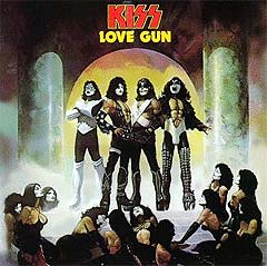 Ken Kelly tegnet også "Love Gun" fra 1977.