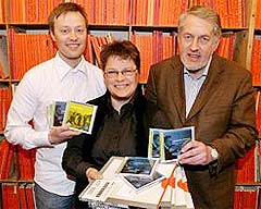 ta:lik records' Frode Rolandsgård (f.v.), redaktør Gunn Gausemel i NRK og arkivsjef Bjarne Grevsgard i NRK. Foto: Anne Liv Ekroll, NRK.