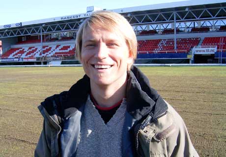 Assistenttrener Steinar Nilsen (31) har spillt både i AC Milan og for Napoli. Nå blir han hovedtrener for TIL ut sesongen. (Foto: NRK)