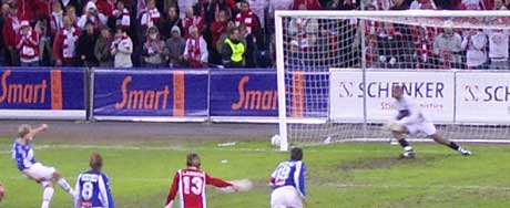 Lyn-FFK på Ullevaal i april 2005 Lyn-FFK på Ullevaal i april 2005