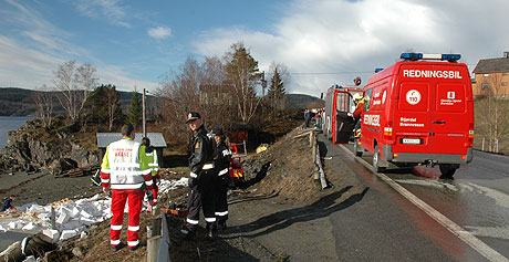Sjåføren av vogntoget som kjørte av veien trisdag kveld døde i ulykka. Foto: Sverre Krüger/NRK Sjåføren av vogntoget som kjørte av veien trisdag kveld døde i ulykka. Foto: Sverre Krüger/NRK