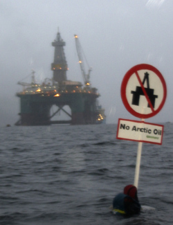 Miljøvernere har tidligere aksjonert mot at "Eirik Raude" skal bore i Barentshavet. (Foto: Bellona)