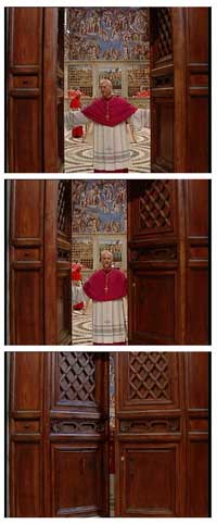 LUKKER DØRENE: Erkebiskop Piero Marini lukker dørene til Det sixtinske kapell, der kardinalene nå er samlet for å velge etterfølgeren til pave Johannes Paul II. (Foto: Reuters)