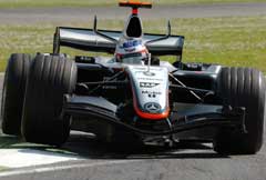 Kimi Raikkönen i aksjon under kvalifiseringen på Imola-banen. (Foto: AP/Scanpix) Kimi Raikkönen i aksjon under kvalifiseringen på Imola-banen. (Foto: AP/Scanpix)