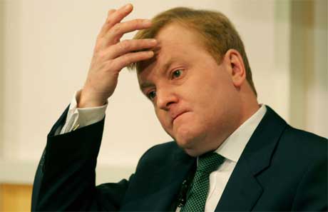 Leiaren for det liberale partiet, Charles Kennedy, vil stille Blair og co. til ansvar. (Foto: AFP/Scanpix) Leiaren for det liberale partiet, Charles Kennedy, vil stille Blair og co. til ansvar. (Foto: AFP/Scanpix)