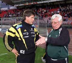 Nils Arne Eggen og Knut Torbjørn Eggen har diskutert fotball i årevis. Her i 2001. (Foto: Gorm Kallestad/SCANPIX)