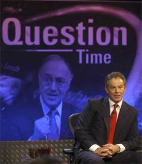 Tony Blair måtte svare på tøffe spørsmål i partilederutspørringen i BBC i går kveld. (Foto: BBC/AP/Scanpix)
