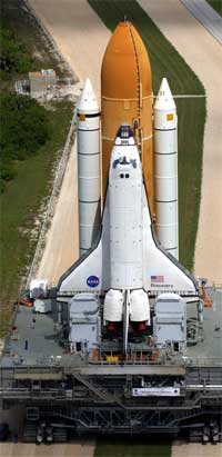 Discovery er nesten klar til oppskyting. Bildet er tatt 6. april i år ved Kennedy Space Center i Florida. (Foto: Scanpix / AP / Peter Cosgrove)