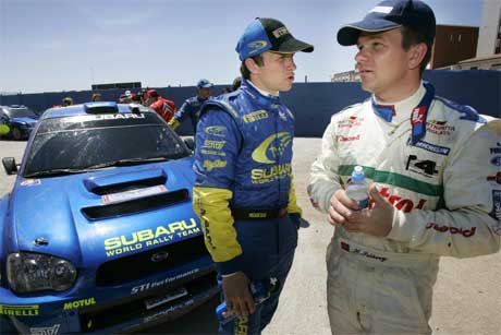 Henning Solberg måtte bryte lørdag. Her tar han en prat med lillebror Petter. Foto: Heiko Junge / Scanpix Henning Solberg måtte bryte lørdag. Her tar han en prat med lillebror Petter. Foto: Heiko Junge / Scanpix