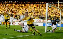Pål Steffen Andresen jubler etter å gitt Lillestrøm ledelsen. Bak han ligger Erik Hoftun og til høyre keeper Espen Johnsen. (Foto: Ørn E. Borgen / SCANPIX) Pål Steffen Andresen jubler etter å gitt Lillestrøm ledelsen. Bak han ligger Erik Hoftun og til høyre keeper Espen Johnsen. (Foto: Ørn E. Borgen / SCANPIX)