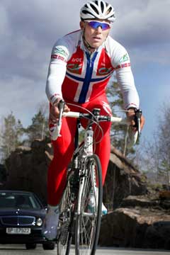 Thor Hushovd på treningsøkt langs Drammensfjorden i april. (Foto: Heiko Junge / SCANPIX) Thor Hushovd på treningsøkt langs Drammensfjorden i april. (Foto: Heiko Junge / SCANPIX)