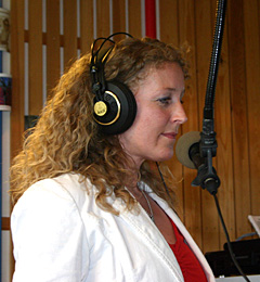 Marit Opland hadde æren av å lese de siste separate nyhetene for Nord-Trøndelag under den åpne dagen tirsdag. Fra onsdag 4. mai er alle sendeflater både på radio, TV, nett og Tekst-TV felles for de to Trøndelagsfylkene. (Foto: Jon-Annar Fordal) Marit Opland hadde æren av å lese de siste separate nyhetene for Nord-Trøndelag under den åpne dagen tirsdag. Fra onsdag 4. mai er alle sendeflater både på radio, TV, nett og Tekst-TV felles for de to Trøndelagsfylkene. (Foto: Jon-Annar Fordal)