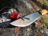 Martin hadde kniv og fyrstål til å lage ild med. Foto: NRK