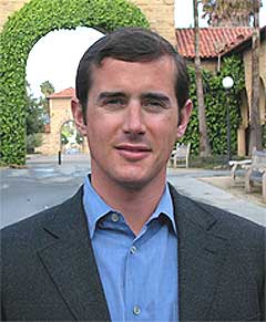 Georg Philip Krog ved Universitetet i Oslo bekrefter at sivile krav som er pådømt i straffesaker i for eksempel England kan anerkjennes og fullbyrdes i Norge. Foto: UiO