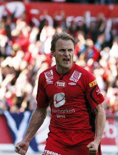 Bengt Sæternes scoret tre av hjemmelagets mål da Brann slo Lillestrøm 6-2. (Foto: Marit Hommedal / SCANPIX)