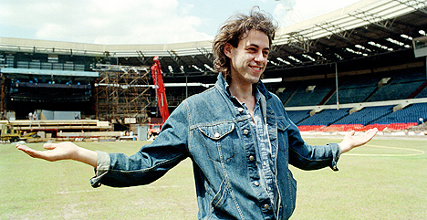 Initiativtaker Bob Geldof før Live Aid-konserten på Wembley Stadion i 1985. Foto: David Caulkin, AP Photo / Scanpix.