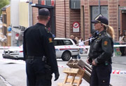 En mann ble skutt og drept av politiet i Larvik sentrum, etter at han truet politiet og tilfeldig forbipasserende med kjøttøks. Alle foto: Nils Mehren, NRK. En mann ble skutt og drept av politiet i Larvik sentrum, etter at han truet politiet og tilfeldig forbipasserende med kjøttøks. Alle foto: Nils Mehren, NRK.