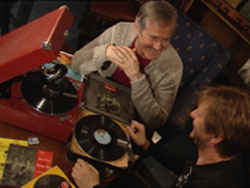 John Skien og Bård Ose hyllar Radiofantomene. Foto: NRK John Skien og Bård Ose hyllar Radiofantomene. Foto: NRK