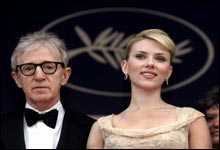 Woody Allen kom til Cannes sammen med Scarlett Johansson, som medvirker i Allens nye film "Match Point". (Foto: Scanpix)