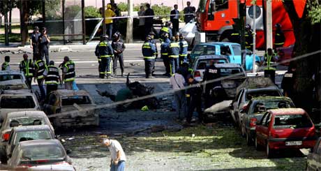 Ei bilbombe gjekk av i Madrid i dag, etter at ETA har varsla ein eksplosjon. (Foto: Reuters/Scanpix)