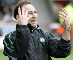 Martin O Neill var fortvilet da Celtic mister seriegullet i sluttminuttene i sesongens siste kamp. (Foto: AP/Scanpix)