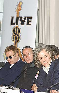 Sir Elton John, Midge Ure, og Bob Geldof avslørte tirsdag hva de vil med Live 8. Foto: Scanpix.