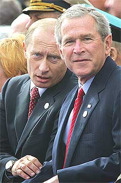 George W. Bush og Vladimir Putin kan vente seg demonstrasjoner når verdenslederne samles til G8-møte i neste uke. Foto: Scanpix.
