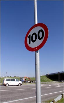 100 km/t: Fire nye vegstrektninger får nå 100 km/t. (Foto: Scanpix) 