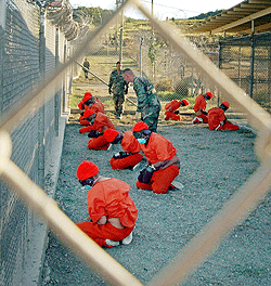 Taliban- og Al Qaida-fanger på den amerikanske Guantanamo-basen på Cuba. Foto: AP/Scanpix