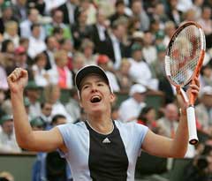 Justine Henin-Hardenne jubler etter seieren i finalen. (Foto: AFP/Scanpix) Justine Henin-Hardenne jubler etter seieren i finalen. (Foto: AFP/Scanpix)