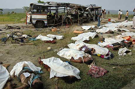 38 mennesker ble drept i bussbomben. Foto: AP/Scanpix