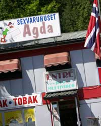 Jack Vogel hadde en egen evne til å markedføre sexvarehuset Agda, som dukket opp på Svinesund på midten av 60-tallet. Foto: Rainer Prang, NRK