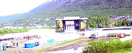 Tromsø opplever årets første sommerdag på selveste konsertdagen. (Webkamera NRK)