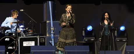 Anneli Drecker åpnet Mandela-konserten i Tromsdalen lørdag ettermiddag. (Foto: Scanpix)