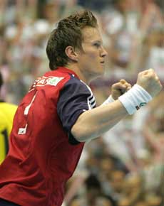 Frank Løke var en av de førende norske spillerene i kampen mot Bosnia-Hercegovina. (Foto: Scanpix/Håkon Mosvold Larsen)